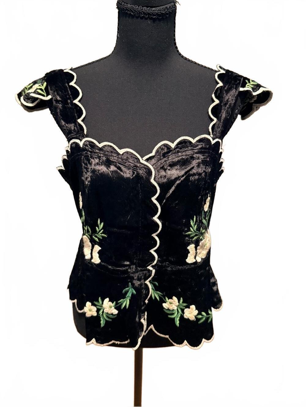 MAUVE Waisted Scalloped Floral Blouse Black Medium NWT
